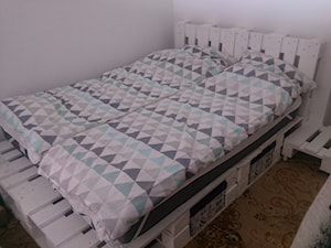 łóżko w sypialni - zdjęcie od aliceinchains