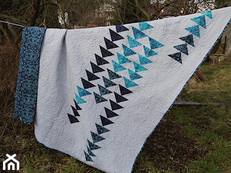 Aranżacje wnętrz - Sypialnia: narzuta patchwork flying geese - studio lnu dom artystyczny. Przeglądaj, dodawaj i zapisuj najlepsze zdjęcia, pomysły i inspiracje designerskie. W bazie mamy już prawie milion fotografii!