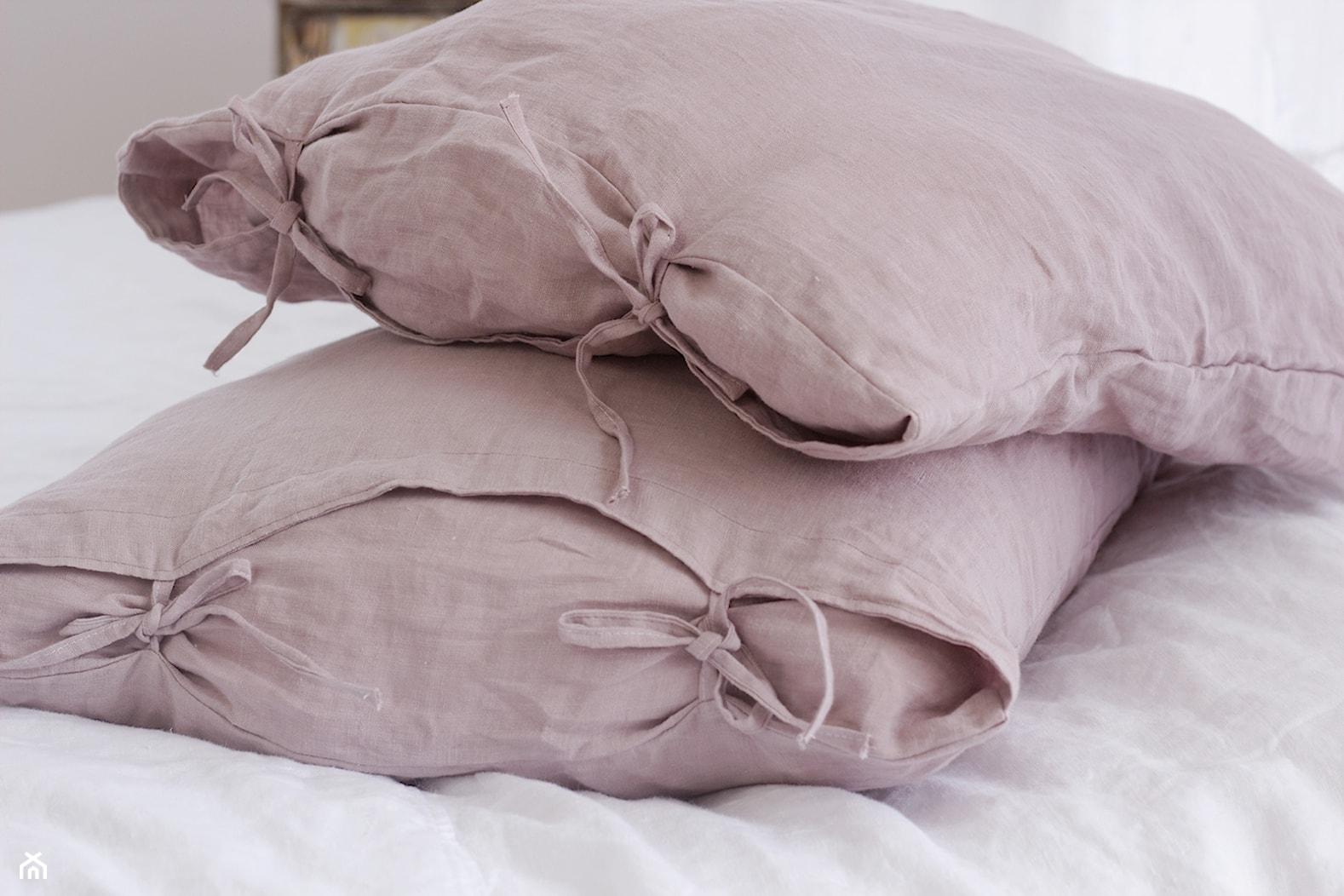 Lniane poduszki w kolorze dusty pink - zdjęcie od studio lnu dom artystyczny - Homebook
