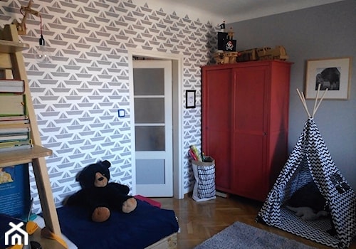 #pokojdziecka - Średni biały szary pokój dziecka dla dziecka dla chłopca dla dziewczynki - zdjęcie od Kama Poznańska