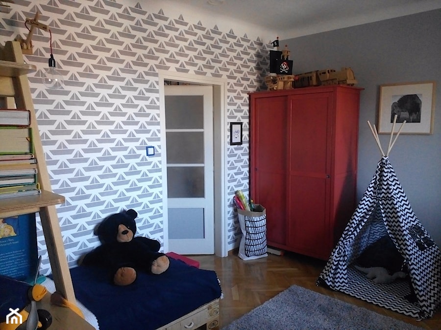 #pokojdziecka - Średni biały szary pokój dziecka dla dziecka dla chłopca dla dziewczynki - zdjęcie od Kama Poznańska