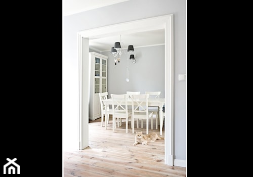 Dom jak z bajki - Średnia szara jadalnia jako osobne pomieszczenie, styl prowansalski - zdjęcie od Miśkiewicz Design