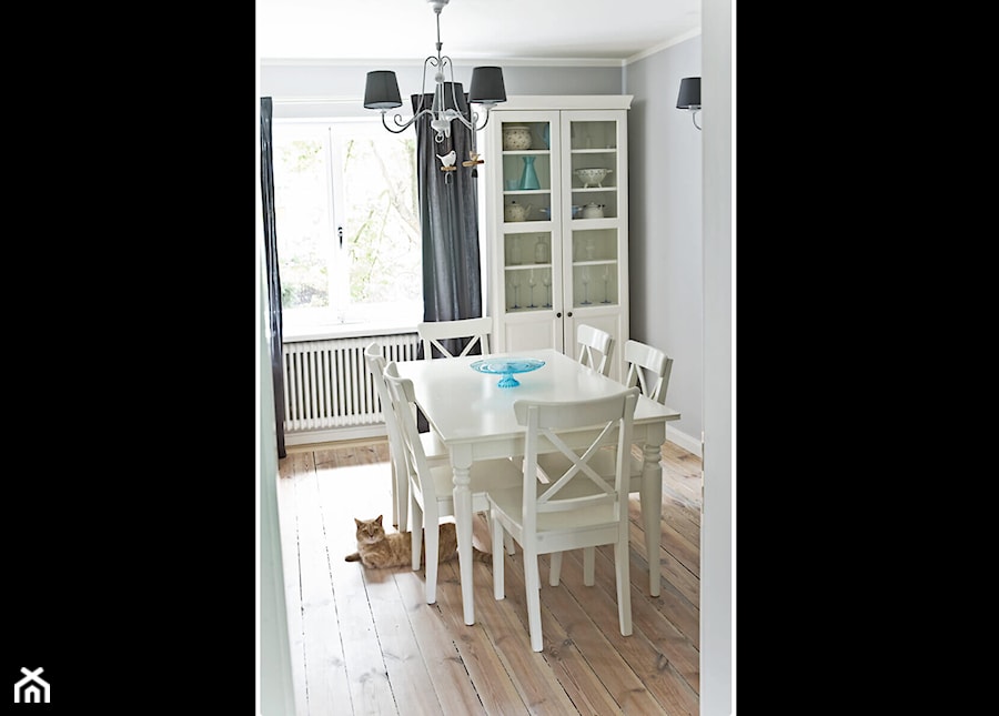 Dom jak z bajki - Średnia szara jadalnia jako osobne pomieszczenie, styl prowansalski - zdjęcie od Miśkiewicz Design