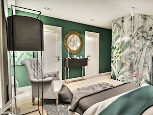 Projekt wnętrza domu pod Sewillą - Średnia zielona sypialnia na poddaszu - zdjęcie od BIBI Designe