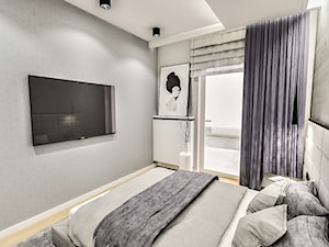 PROJEKT MIESZKANIA - LDZ 2018 - Mała szara sypialnia z balkonem / tarasem - zdjęcie od BIBI