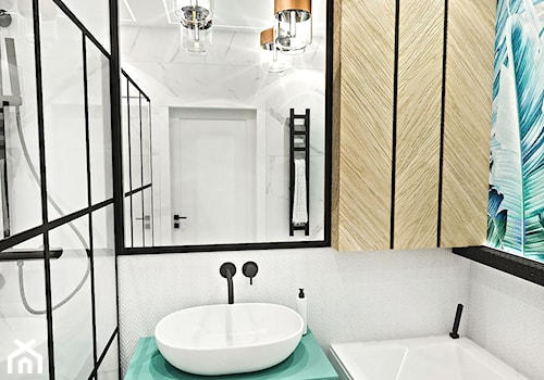 PROJEKT ŁAZIENKI - 6m2 - Średnia bez okna z lustrem ze szkłem na ścianie z punktowym oświetleniem łazienka, styl glamour - zdjęcie od BIBI Designe