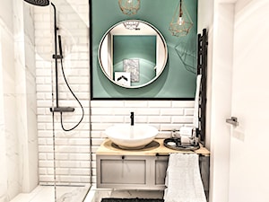 PROJEKT MAŁEJ ŁAZIENKI w Kamienicy - Wawa - Mała bez okna z marmurową podłogą łazienka, styl glamour - zdjęcie od BIBI Designe