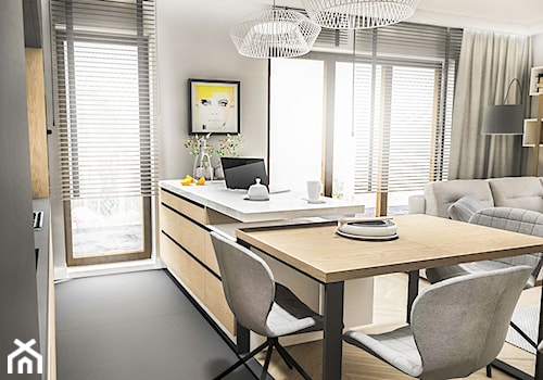 Projekt Mieszkania W-wa 2019 - Średnia otwarta z salonem z kamiennym blatem szara z zabudowaną lodówką z nablatowym zlewozmywakiem kuchnia dwurzędowa z wyspą lub półwyspem z oknem - zdjęcie od BIBI Designe