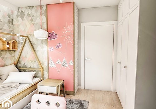 Projekt mieszkania - Gdańsk 2019 r. - Mały biały różowy szary pokój dziecka dla dziecka dla dziewczynki, styl vintage - zdjęcie od BIBI Designe