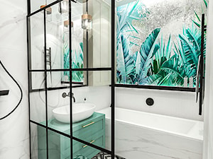 PROJEKT ŁAZIENKI - 6m2 - Mała bez okna z lustrem ze szkłem na ścianie łazienka, styl glamour - zdjęcie od BIBI