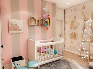 Projekt Mieszkania W-wa 2019 - Mały różowy szary pokój dziecka dla niemowlaka dla dziewczynki - zdjęcie od BIBI Designe