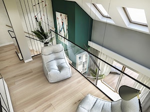 Projekt wnętrza domu pod Sewillą - Duży szary zielony hol / przedpokój - zdjęcie od BIBI