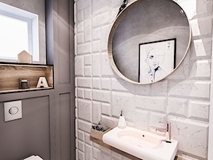 PROJEKT WNĘTRZ DOMU POD WARSZAWĄ 2018 - Mała łazienka z oknem - zdjęcie od BIBI Designe