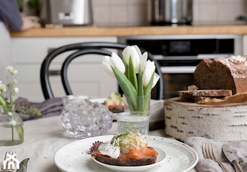 Kuchnia - Mała szara jadalnia w kuchni, styl skandynawski - zdjęcie od Electrolux