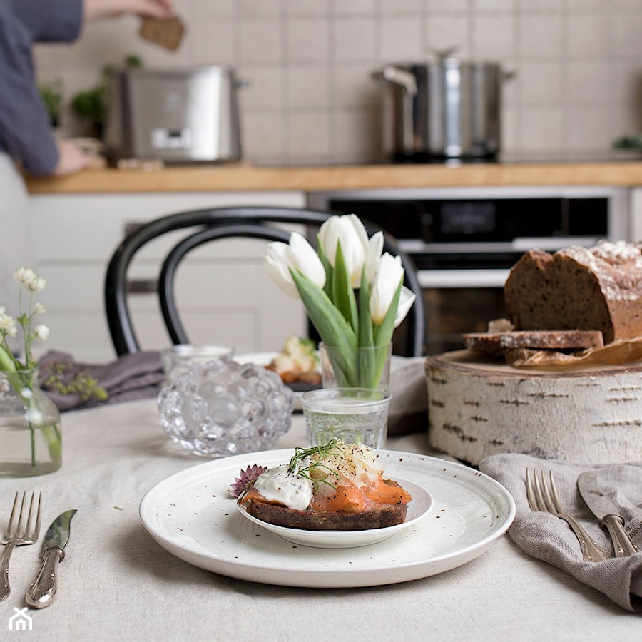 Kuchnia - Mała szara jadalnia w kuchni, styl skandynawski - zdjęcie od Electrolux