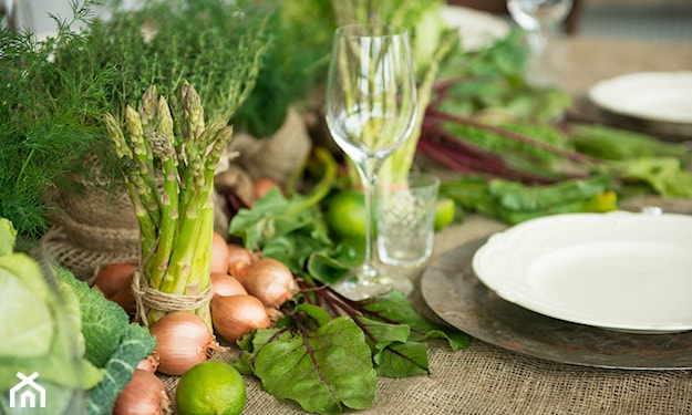zielone warzywa na stole