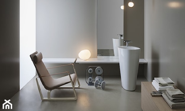 umywalka wolnostojąca w łazience w stylu skandynawskim