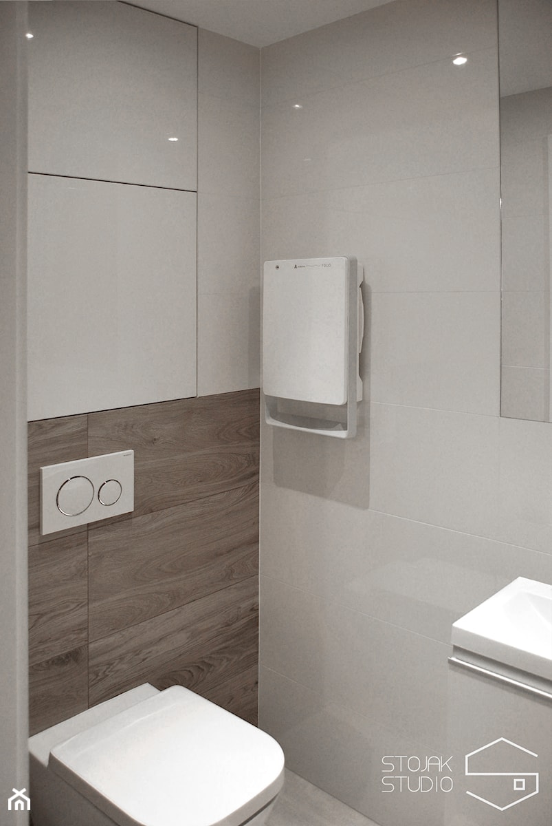 Realizacja łazienek wykończonych drewnopodobnymi płytkami - Łazienka, styl skandynawski - zdjęcie od Stojak Studio