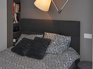 Kawalerka - Chojny Park - Mała szara sypialnia, styl nowoczesny - zdjęcie od Stojak Studio
