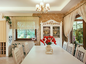 Jadalnie - Średnia beżowa jadalnia jako osobne pomieszczenie, styl tradycyjny - zdjęcie od Michał Marciniak