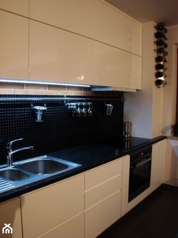 projekt kuchni i łazienki w mieszkaniu prywatnym - Kuchnia - zdjęcie od mCube strefa wnętrz