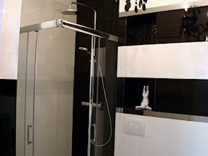 :::Projekt łazienki - czerń i biel w eleganckim wydaniu::: - Łazienka, styl nowoczesny - zdjęcie od mCube strefa wnętrz
