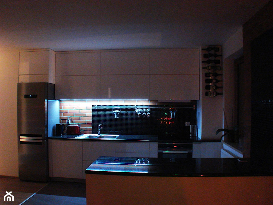 projekt kuchni i łazienki w mieszkaniu prywatnym - Kuchnia - zdjęcie od mCube strefa wnętrz