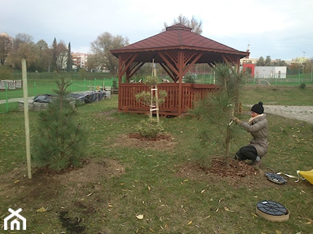 Aranżacje wnętrz - Ogród: Zamówienie publiczne - GARDEN & STONE DSIGN. Przeglądaj, dodawaj i zapisuj najlepsze zdjęcia, pomysły i inspiracje designerskie. W bazie mamy już prawie milion fotografii!