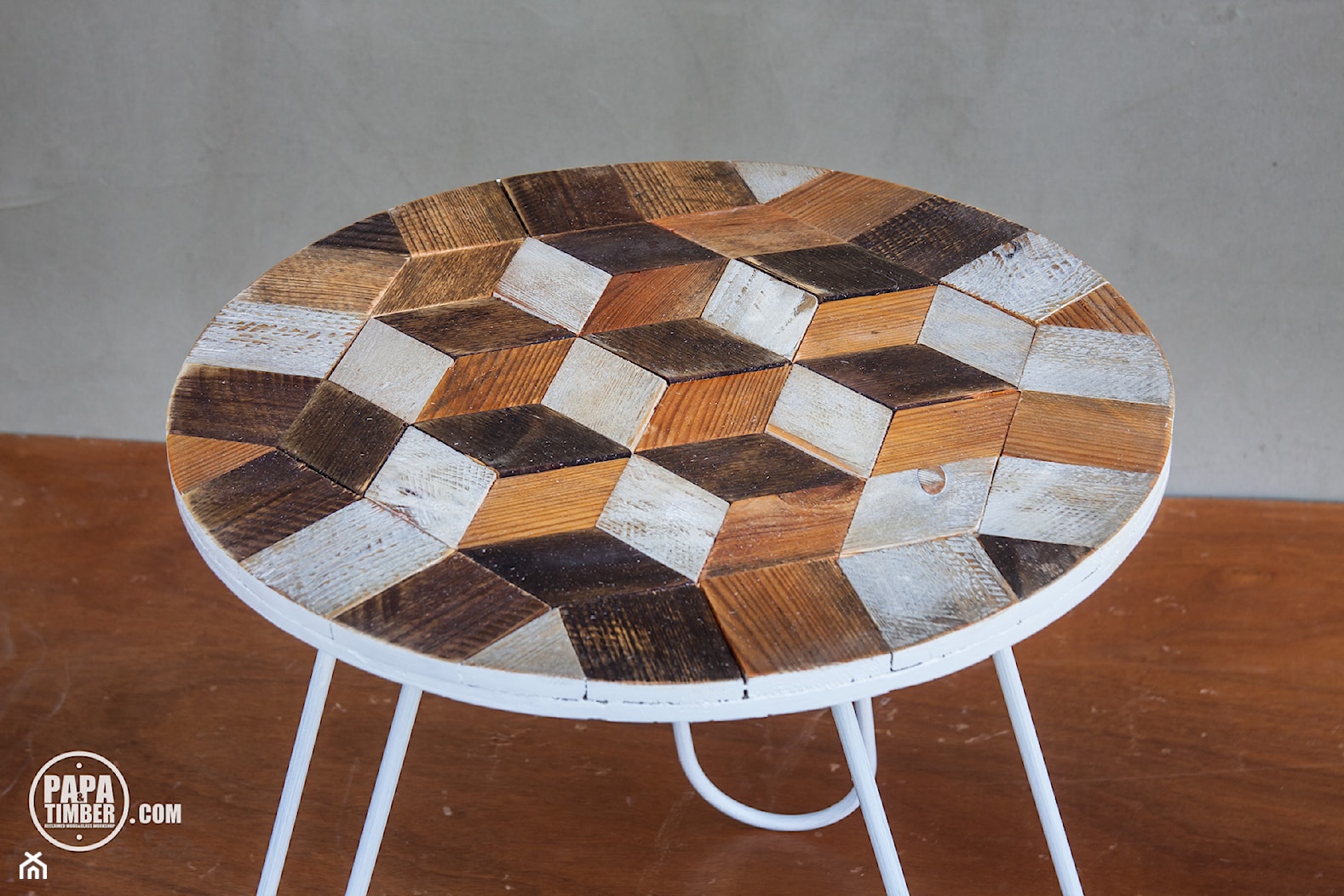 Drewniany stolik ze szpuli i skrzynki - zdjęcie od PAPA Timber - Homebook