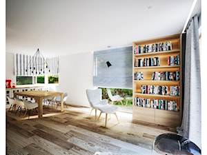 Dom 160 - Duża biała jadalnia w salonie, styl prowansalski - zdjęcie od BLUETARPAN