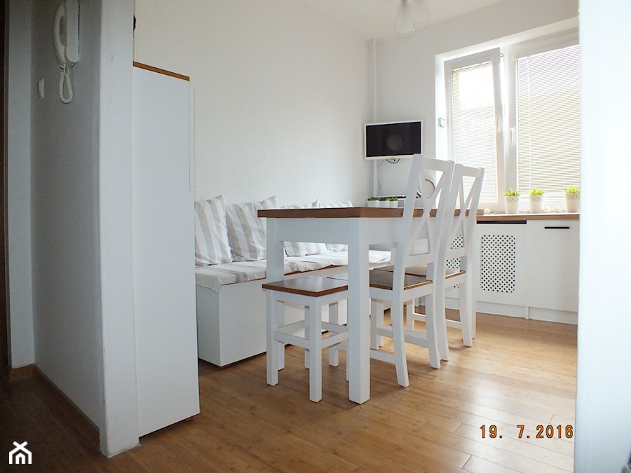 Kuchnia i jadalnia - Mała biała jadalnia jako osobne pomieszczenie - zdjęcie od anjja89