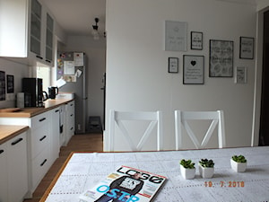 Kuchnia i jadalnia - Mała szara jadalnia w kuchni - zdjęcie od anjja89