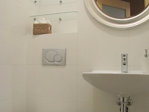 metamorfoza mieszkania - 15 dni za 15 tys złotych. - Mała bez okna z lustrem łazienka, styl tradycyjny - zdjęcie od home2sell