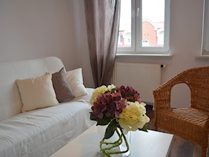 home staging kawalerki pod Warszawa - Salon - zdjęcie od home2sell