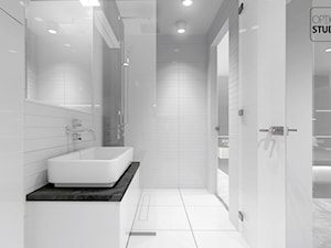 Nowoczesna łazienka w bieli i czerni - zdjęcie od OptionSTUDIO