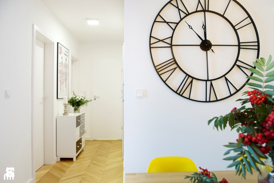 Apartament 60-metrowy w Kielcach - całość - Mały biały hol / przedpokój, styl nowoczesny - zdjęcie od Paweł Liszewski