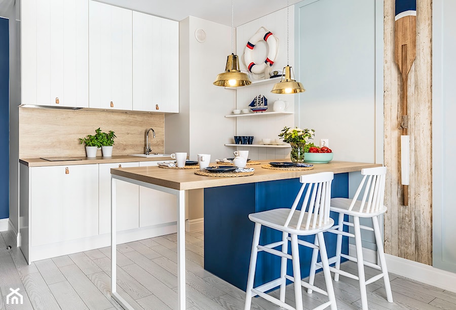 Apartament w Rewalu - Średnia otwarta szara z zabudowaną lodówką z nablatowym zlewozmywakiem kuchnia w kształcie litery u - zdjęcie od STRAŻYŃSKI STUDIO