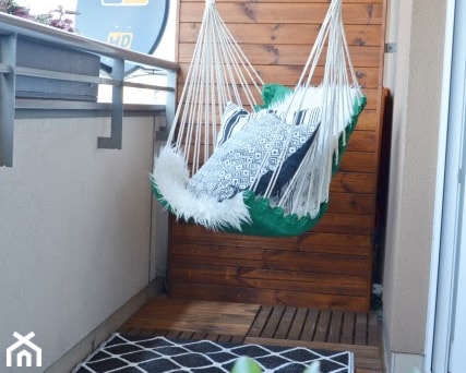 Aranżacje wnętrz - Taras: Balkon w bloku - doxium. Przeglądaj, dodawaj i zapisuj najlepsze zdjęcia, pomysły i inspiracje designerskie. W bazie mamy już prawie milion fotografii!