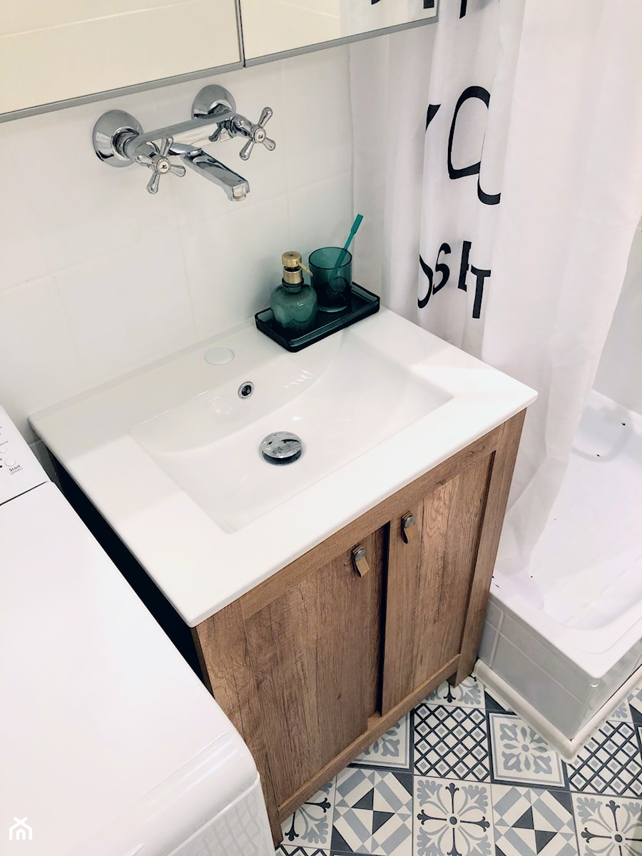 Weekendowa metamorfoza starej łazienki - zdjęcie od doxium