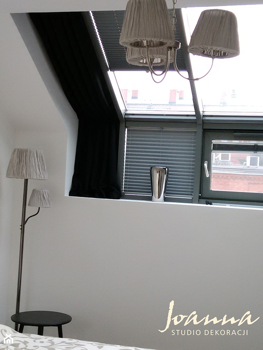 Nietypowe okna - Sypialnia, styl minimalistyczny - zdjęcie od Studio Dekoracji Joanna