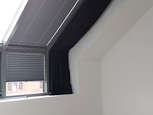Nietypowe okna - Sypialnia, styl minimalistyczny - zdjęcie od Studio Dekoracji Joanna
