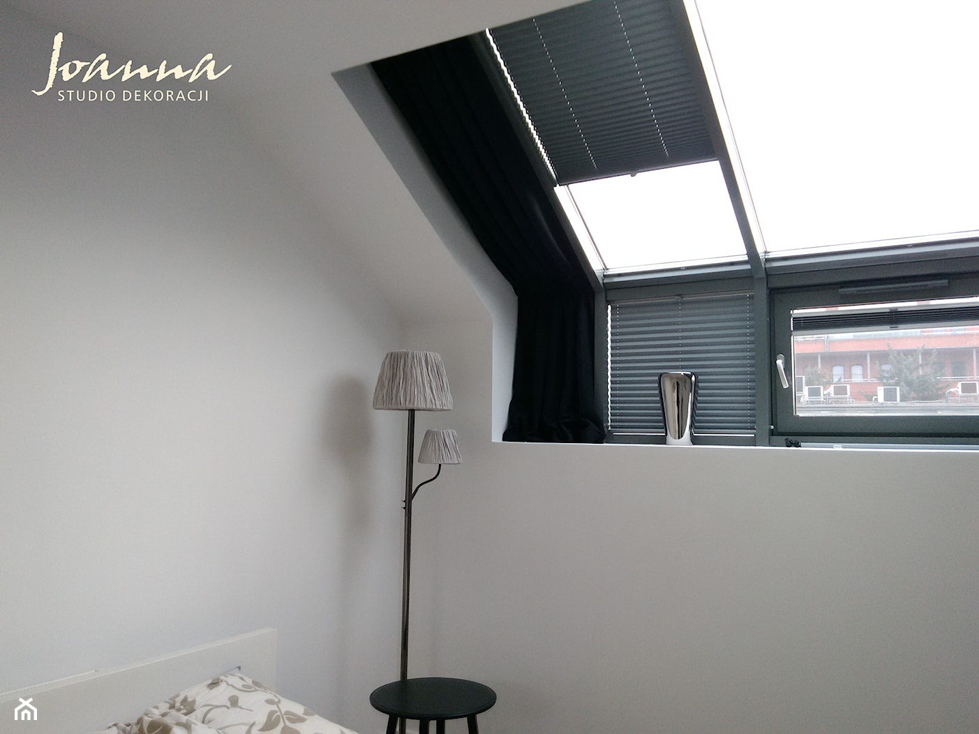 Nietypowe okna - Sypialnia, styl minimalistyczny - zdjęcie od Studio Dekoracji Joanna - Homebook