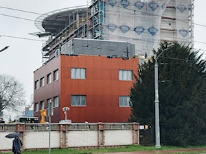Łamacze światła na nowym budynku Szpitala Zespolonego w Szczecinie - zdjęcie od Spin Bobko i Staniewski sp.j.