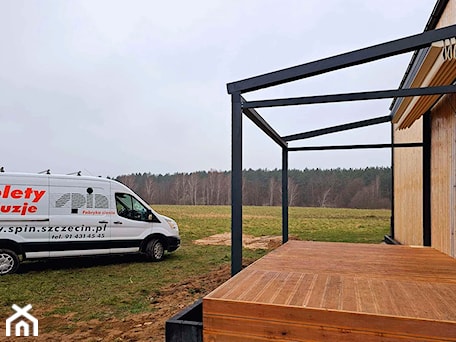 Aranżacje wnętrz - Taras: Pergola tkaninowa w typie śródziemnomorskim - Taras, styl nowoczesny - Spin Bobko i Staniewski sp.j.. Przeglądaj, dodawaj i zapisuj najlepsze zdjęcia, pomysły i inspiracje designerskie. W bazie mamy już prawie milion fotografii!