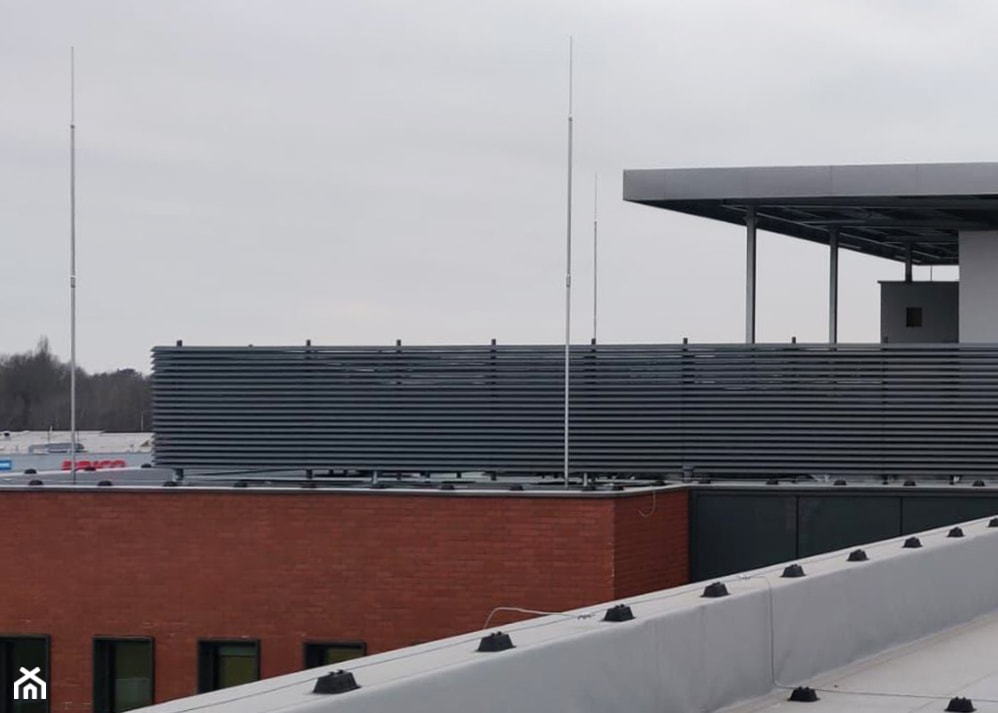 Łamacze na dachu nowej siedziby Enea w Stargardzie - zdjęcie od Spin Bobko i Staniewski sp.j. - Homebook