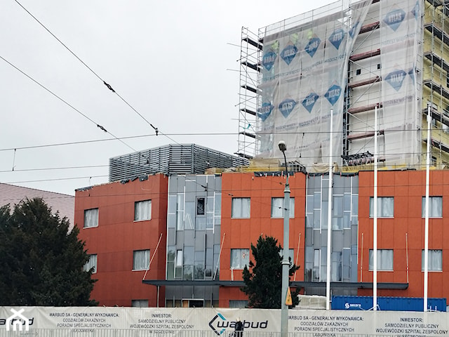 Łamacze światła na nowym budynku Szpitala Zespolonego w Szczecinie