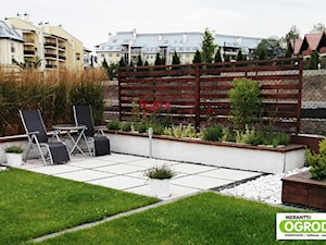 Realizacja projektu ogrodu nowoczesnego przy domu szeregowym w Olsztynie - zdjęcie od Merantti design - Projektowanie wnętrz i ogrodów