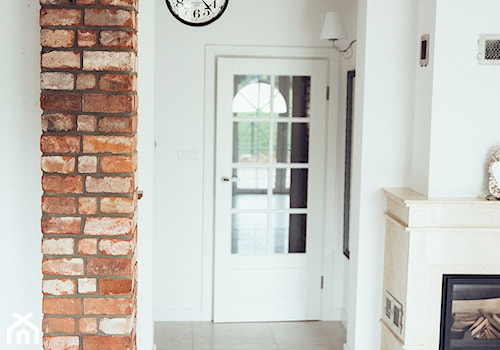 NEW HOME - Mały biały salon, styl skandynawski - zdjęcie od Hania Bernat