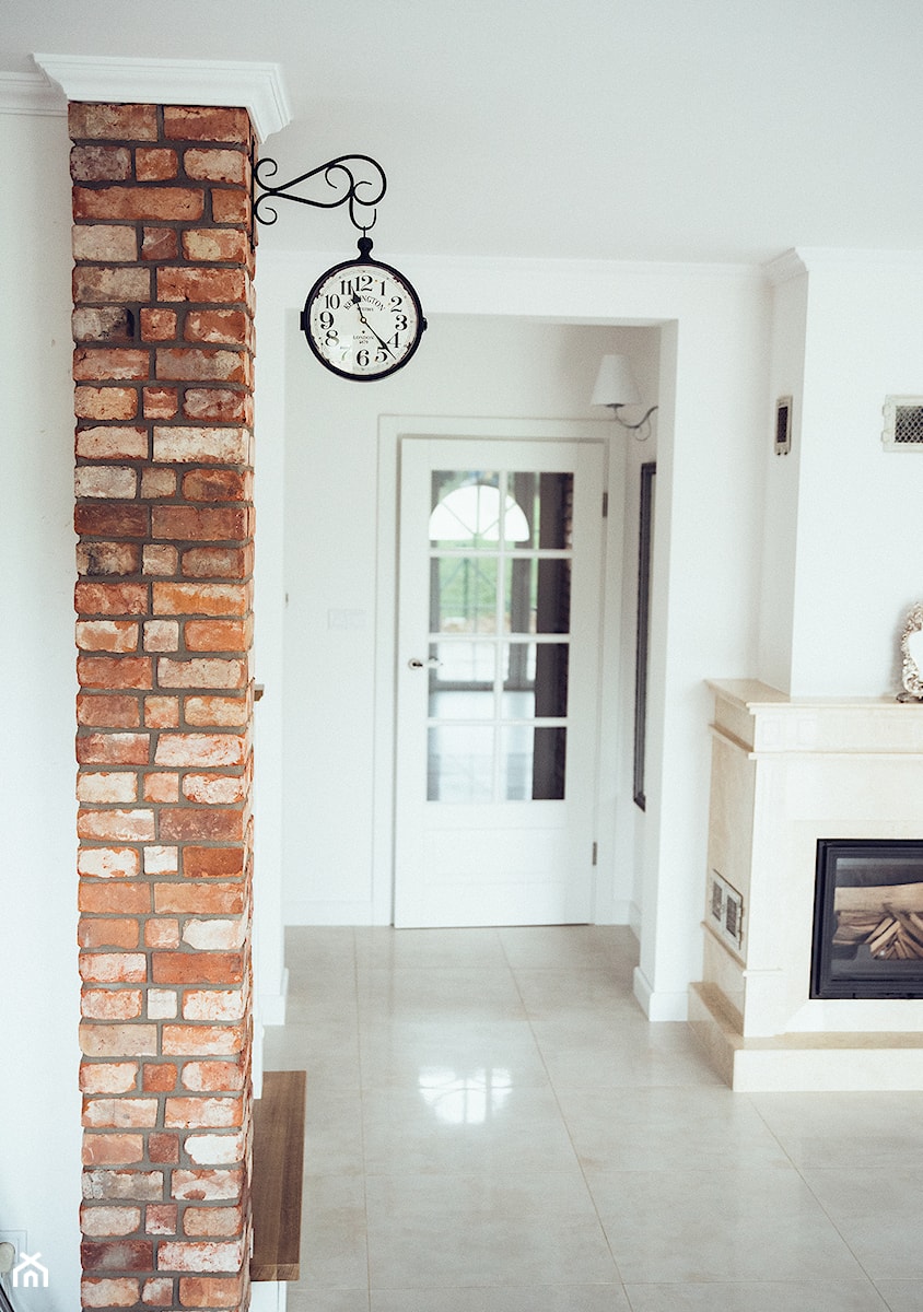 NEW HOME - Mały biały salon, styl skandynawski - zdjęcie od Hania Bernat