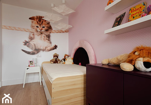 Mieszkanie w kamienicy - Średni biały różowy pokój dziecka dla dziecka dla dziewczynki, styl nowoczesny - zdjęcie od Kultura Projektowania Katarzyna Kucyga